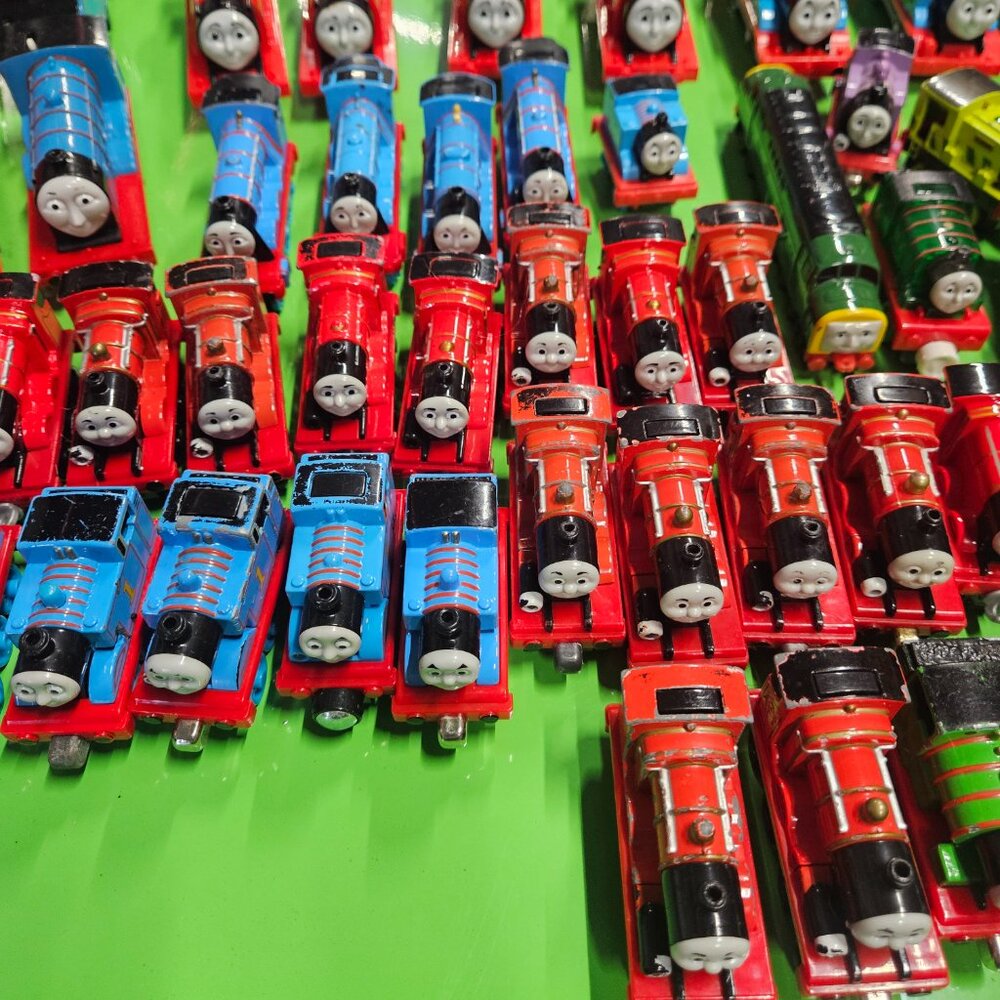 HUGE LOT of 77 Thomas and Friends Trains - Picture 4 of 16
